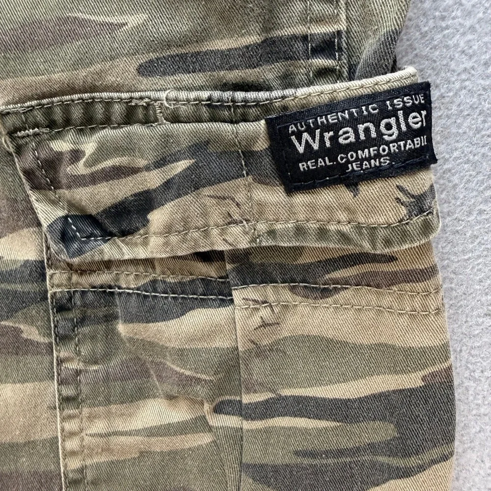 Wrangler‎ Cargo Shorts Men 40 Green Camo Real Comfortable Jeans 60MSWG3 Outdoor